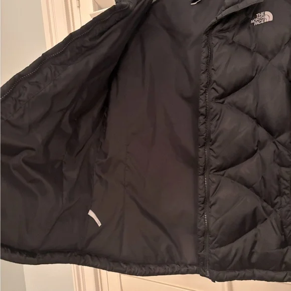 The North Face Black Puffer Jacket Quilted Winter Essential - Picture 5 of 6